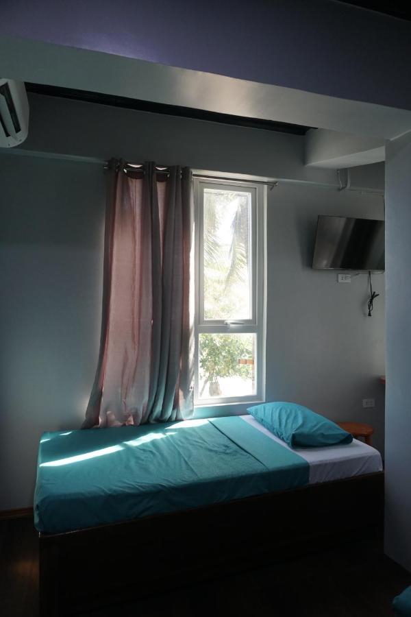 סאן ג'ואן L Cafe Restobar & Lyn'S Guest House מראה חיצוני תמונה